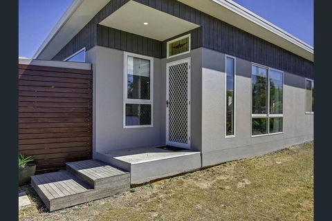 Weston Farm Seaside Stay - Accommodation Yamba 1