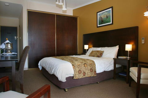 Whale Inn & Restaurant - Accommodation Yamba 2