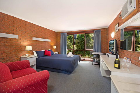 Whalers Rest Motor Inn - Accommodation Yamba 0