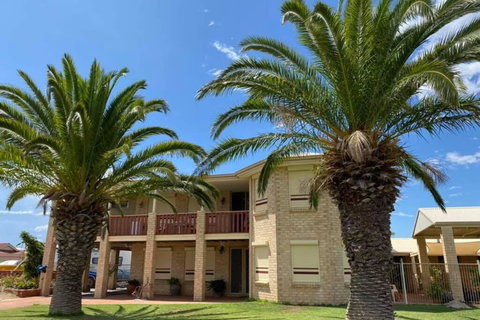 Whispering Palms - Accommodation Yamba 0