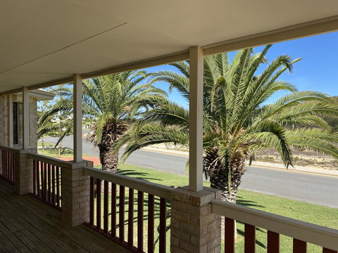Whispering Palms - Accommodation Yamba 1
