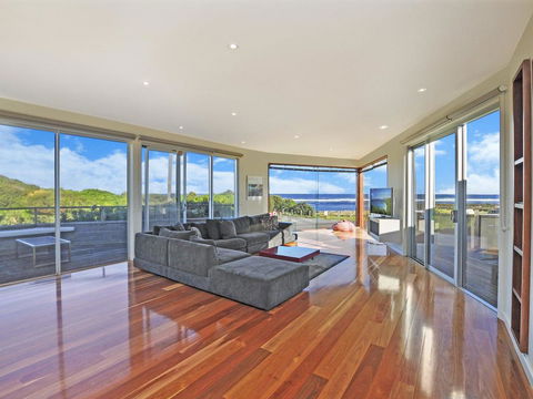 Whispers - Accommodation Yamba 2