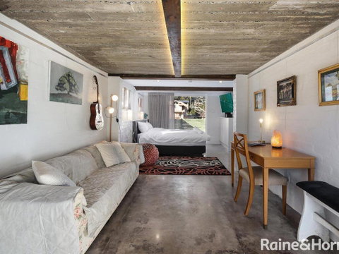 White Beach Studio - 42a Ash Street - Accommodation Yamba 0