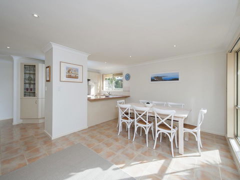 White Horses, 7A Achilles Street - Accommodation Yamba 2