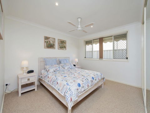 White Horses, 7A Achilles Street - Accommodation Yamba 3