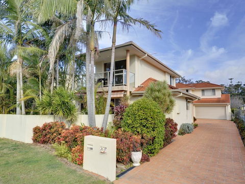 White Horses, 7A Achilles Street - Accommodation Yamba 0
