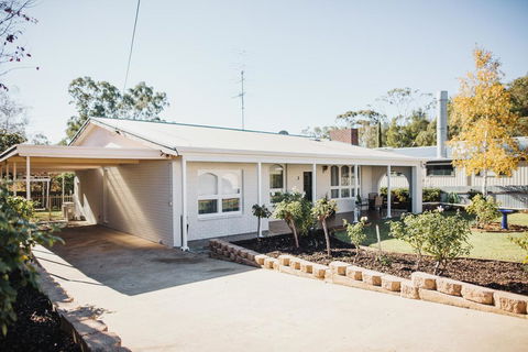 White On Wright Clare - Accommodation Yamba 1