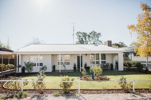White On Wright Clare - Accommodation Yamba 0