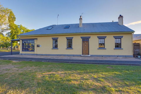Whites Corner - Accommodation Yamba 0
