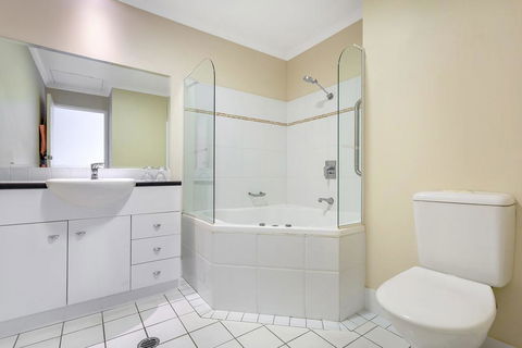 Whitesands, Unit 113/41-45 Shoal Bay Road - Accommodation Yamba 1