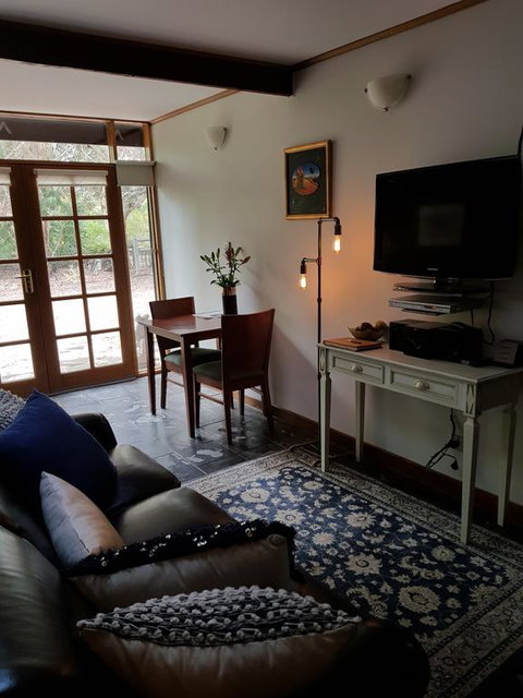 William Hunt's Retreat - Redwood Studio - Accommodation Yamba 3