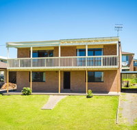Williams Wonder - Large Beach House - Accommodation Yamba
