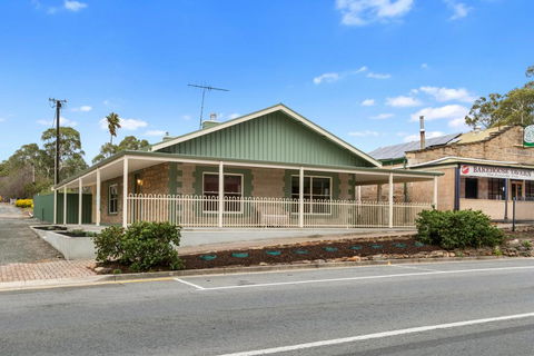 Williamstown Bed And Breakfast - Accommodation Yamba 0