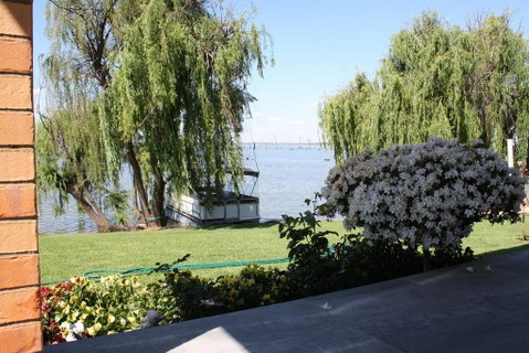 Willow Island - Waterfront - Accommodation Yamba 1