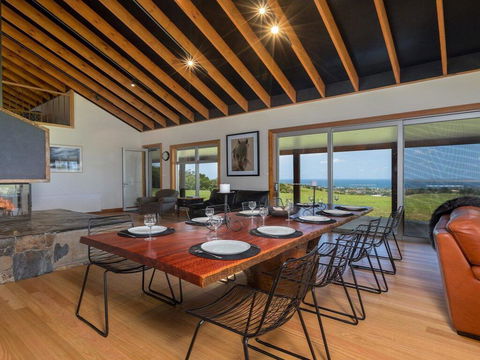 Willowview - Coastal Retreat, Stunning Views - Accommodation Yamba 0