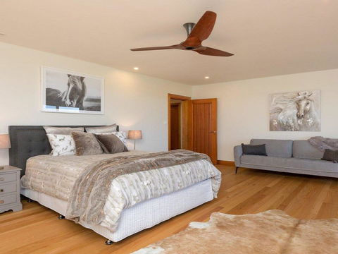 Willowview - Coastal Retreat, Stunning Views - Accommodation Yamba 3