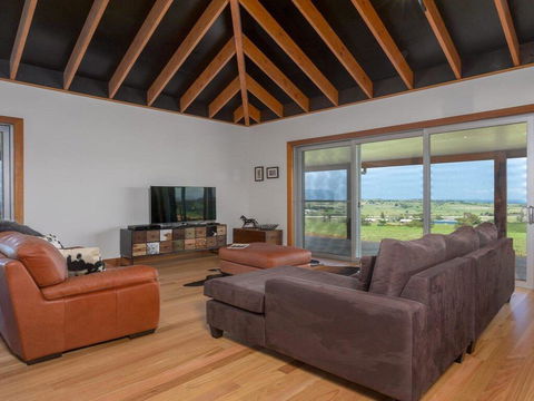 Willowview - Coastal Retreat, Stunning Views - Accommodation Yamba 2