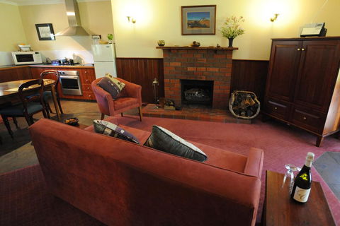 Wintarni Olives Cottage - Accommodation Yamba 0