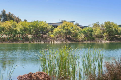 Wirraway Luxury Chalet - Accommodation Yamba 0