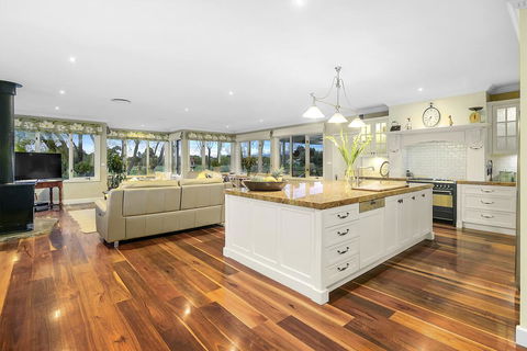 Woodend Old School House - Accommodation Yamba 3