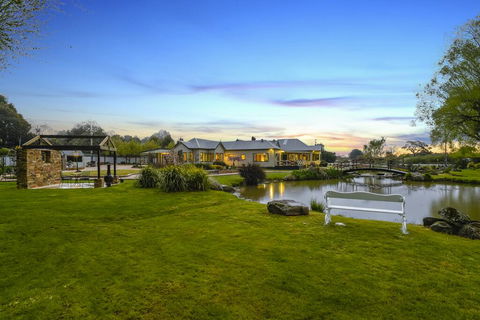 Woodend Old School House - Accommodation Yamba 2