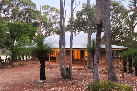 Woodstone Possum Cottage - Accommodation Yamba 0