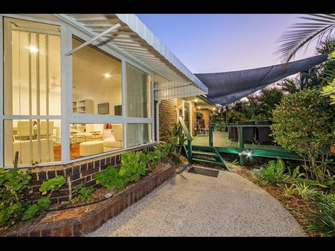 Woorim Secluded Palms Cottage - Accommodation Yamba 1