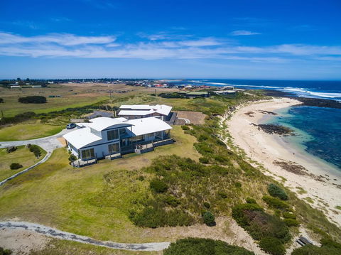 Wytonia Beachfront Accommodation - Accommodation Yamba 0