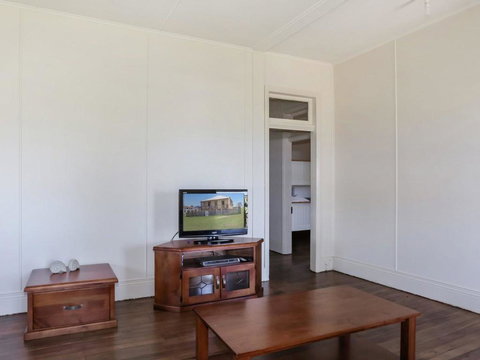 Yamba Pilot Cottage 1 - Pets Welcome - Close To Beach - Accommodation Yamba 1