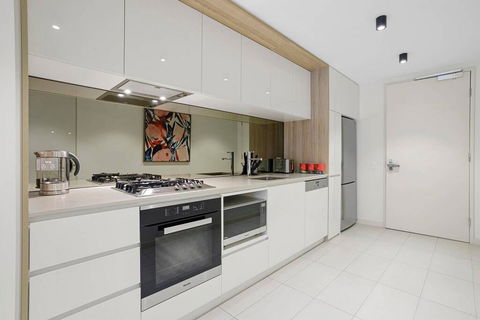 YARRA - YARRA Toorak Rd & Chapel St. Pool, Gym & Parking - Accommodation Yamba 3