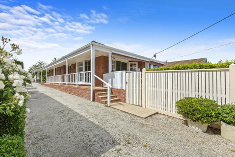 YIN-YANG - MOUNT ELIZA - Accommodation Yamba 3