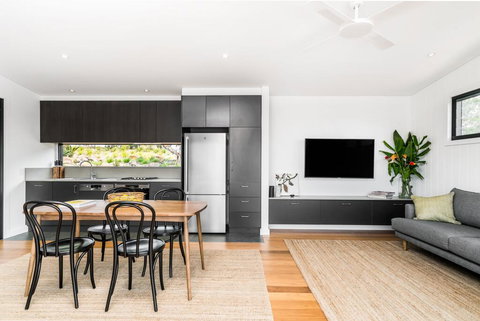 Your Luxury Escape - Carinya Cottages 2 - Accommodation Yamba 3