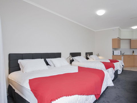 Zenith Studio, Unit 4/10 Messines Street - Accommodation Yamba 2