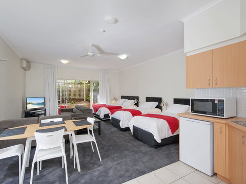 Zenith Studio, Unit 4/10 Messines Street - Accommodation Yamba 3