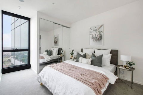 A Sky-high Metropolis Retreat Near The CBD - Accommodation Yamba 2