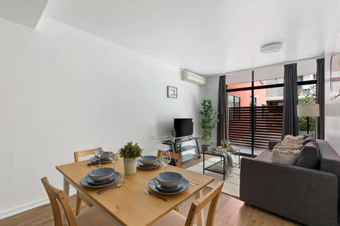 A Spacious 2BR Apt With A Courtyard & FREE Parking - Accommodation Yamba 4