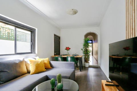 Affordable 2 Bedroom House Surry Hills 2 E-Bikes Included - Accommodation Yamba 0