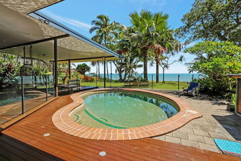 Absolute Beachfront House With Private Pool - Accommodation Yamba 3