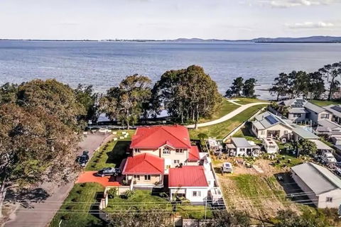 Aircabin - Tuggerawong - Lake Front - 9 Beds House - Accommodation Yamba 0