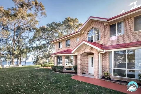 Aircabin - Tuggerawong - Lake Front - 9 Beds House - Accommodation Yamba 1