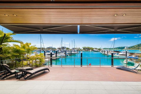 Airlie Beach Marina-Front Luxury At 10 The Cove - Accommodation Yamba 1