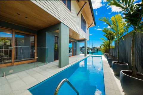 Airlie Beach Marina-Front Luxury At 10 The Cove - Accommodation Yamba 2