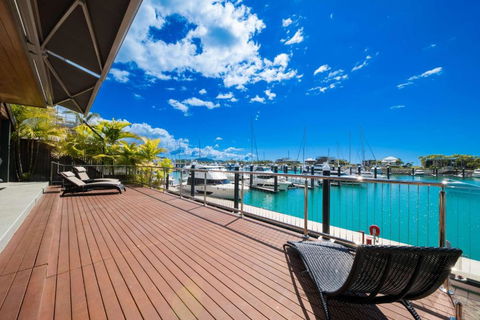 Airlie Beach Marina-Front Luxury At 10 The Cove - Accommodation Yamba 4