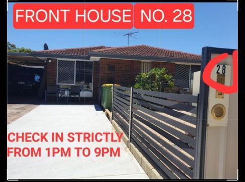 Airport Budget Room - Accommodation Yamba 0