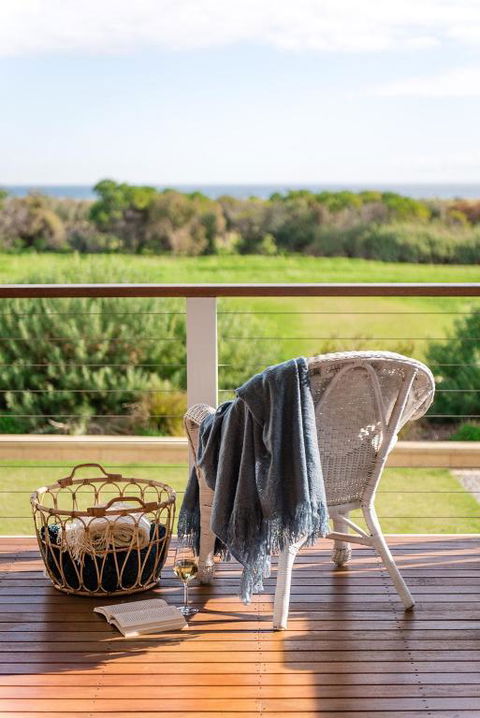 Aldinga Bay Bungalow Ocean View Retreat - Accommodation Yamba 1