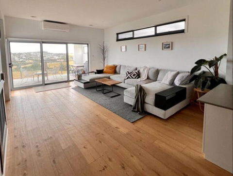 ALMA - Sun Filled Stylish Beach House - Accommodation Yamba 2