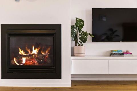 ALMA - Sun Filled Stylish Beach House - Accommodation Yamba 3