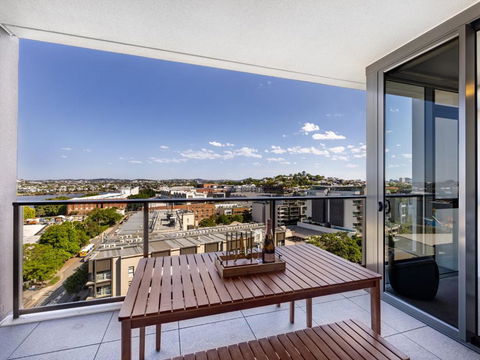 Amazing Cityview Glamourous 2BR Apt W Parkpool - Accommodation Yamba 3
