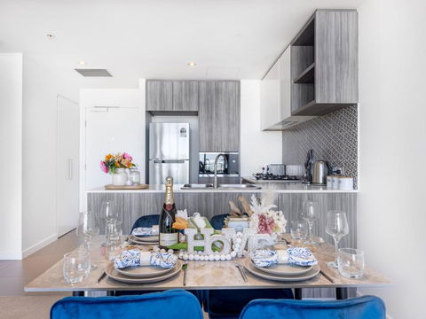 Amazing Cityview Glamourous 2BR Apt W Parkpool - Accommodation Yamba 4