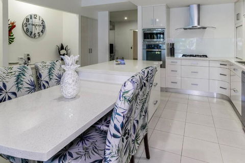 Aqua Aura - Bask In Beachfront Living - Accommodation Yamba 4